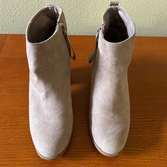 Old Navy Shoes - Old Navy Women's Boots Zipper Ankle Booties Gray Faux Suede, Sz 8